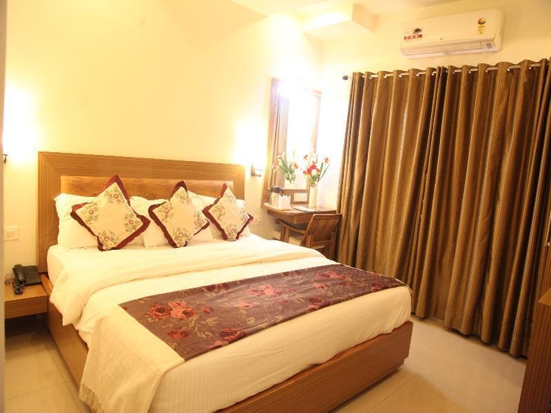 אגרה Hotel Poonam Plaza מראה חיצוני תמונה