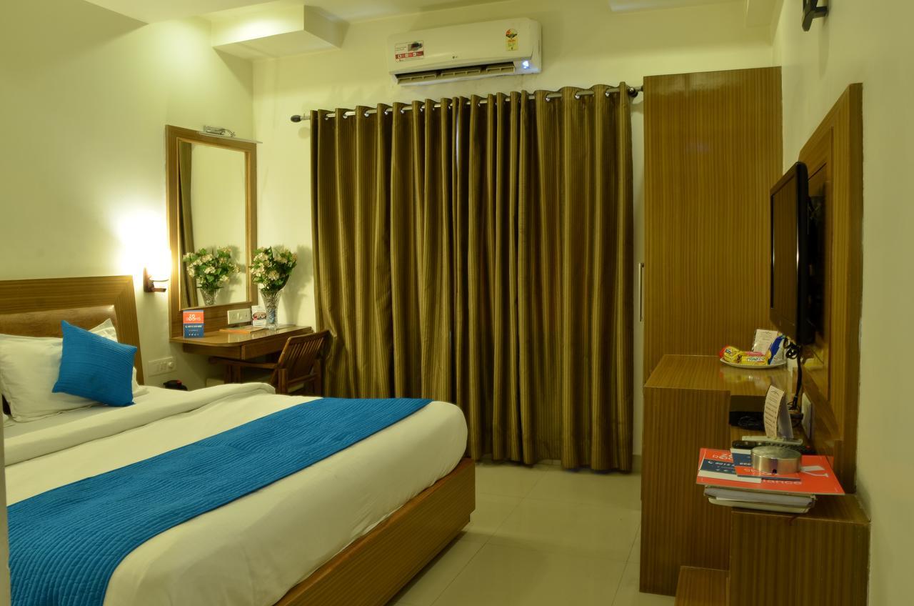 אגרה Hotel Poonam Plaza מראה חיצוני תמונה