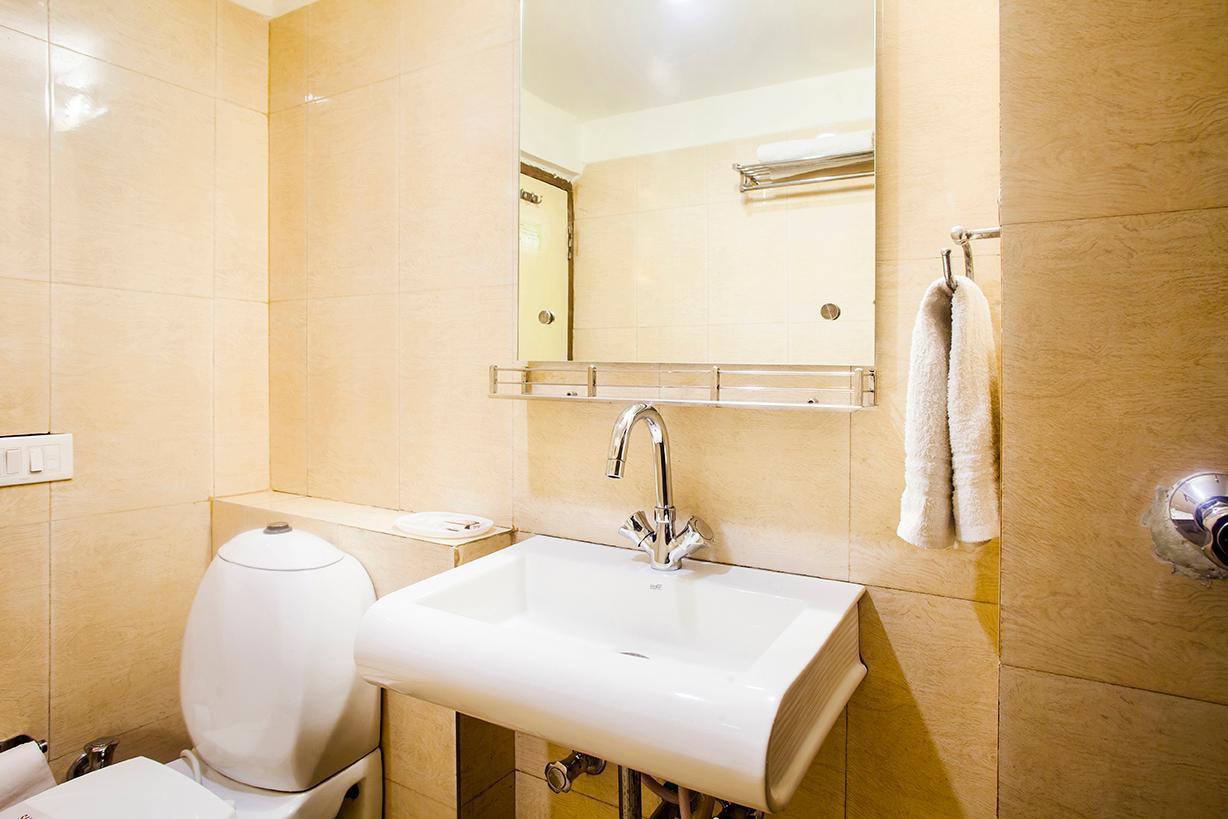אגרה Hotel Poonam Plaza מראה חיצוני תמונה