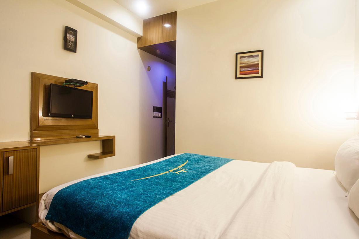 אגרה Hotel Poonam Plaza מראה חיצוני תמונה