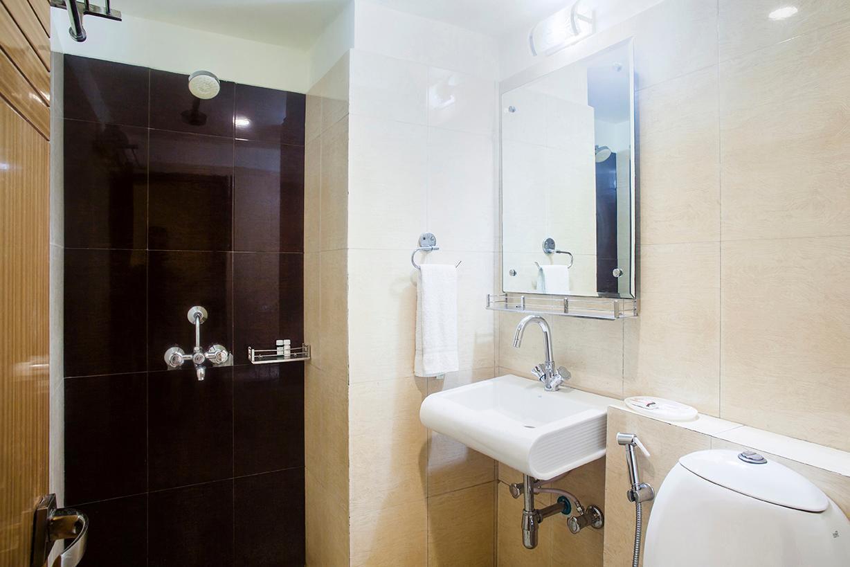 אגרה Hotel Poonam Plaza מראה חיצוני תמונה