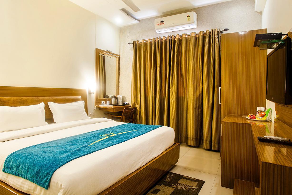 אגרה Hotel Poonam Plaza מראה חיצוני תמונה