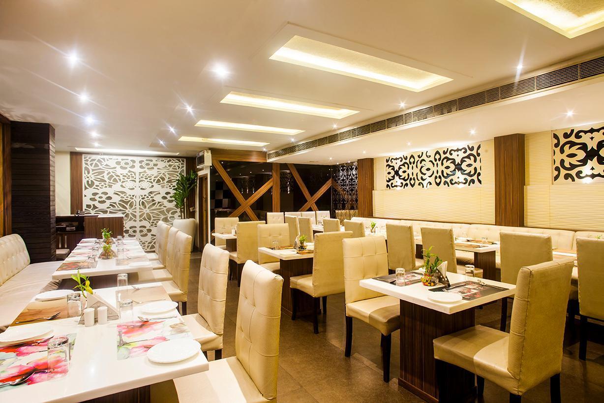 אגרה Hotel Poonam Plaza מראה חיצוני תמונה