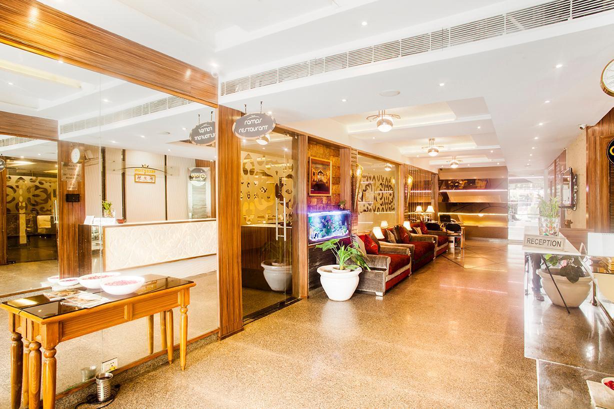 אגרה Hotel Poonam Plaza מראה חיצוני תמונה