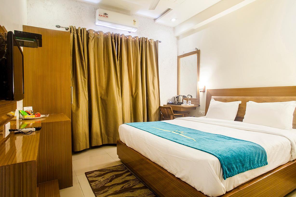אגרה Hotel Poonam Plaza מראה חיצוני תמונה