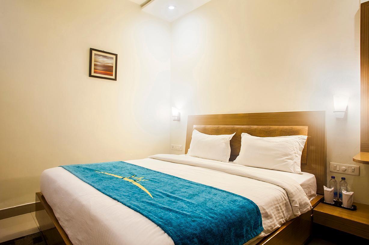 אגרה Hotel Poonam Plaza מראה חיצוני תמונה