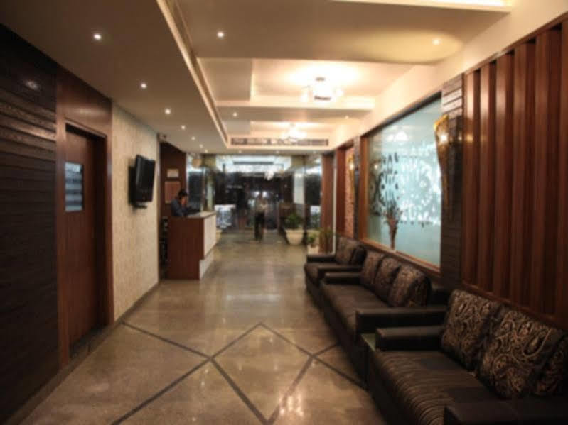 אגרה Hotel Poonam Plaza מראה חיצוני תמונה