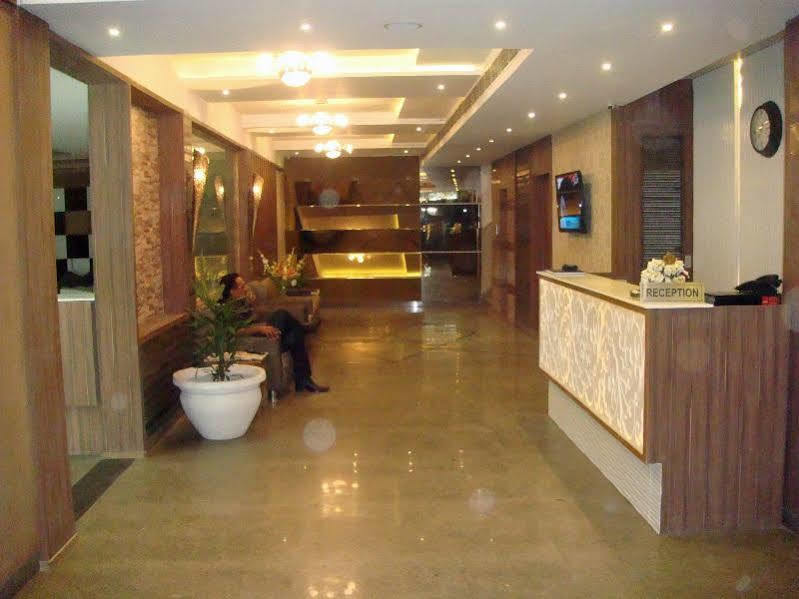 אגרה Hotel Poonam Plaza מראה חיצוני תמונה