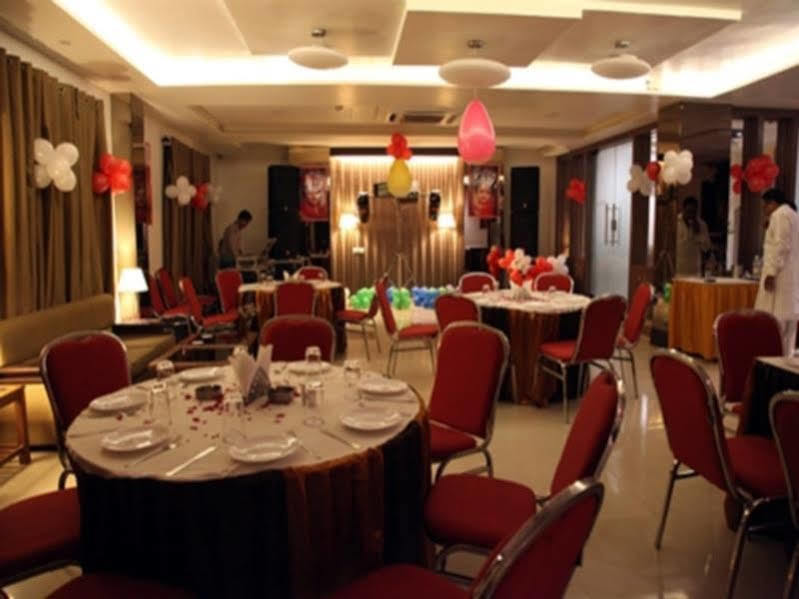 אגרה Hotel Poonam Plaza מראה חיצוני תמונה